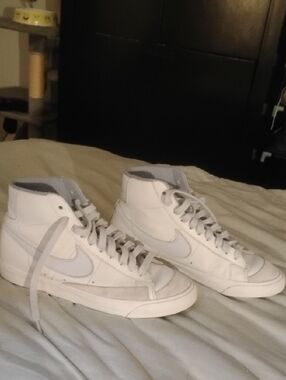Nike Men’s White High-Top Blazers with Grey Swoosh